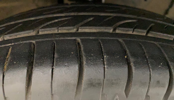 2012 Maruti Swift VXI, Petrol, Manual, 64,557 km, Right Front Tyre Tread