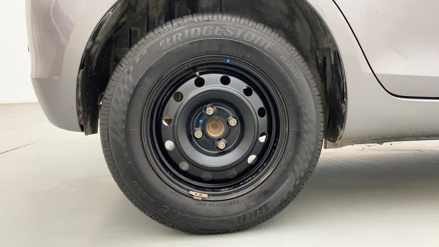 2012 Maruti Swift VXI, Petrol, Manual, 64,557 km, Right Rear Wheel