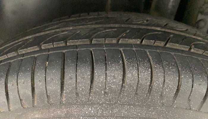 2012 Maruti Swift VXI, Petrol, Manual, 64,557 km, Left Rear Tyre Tread