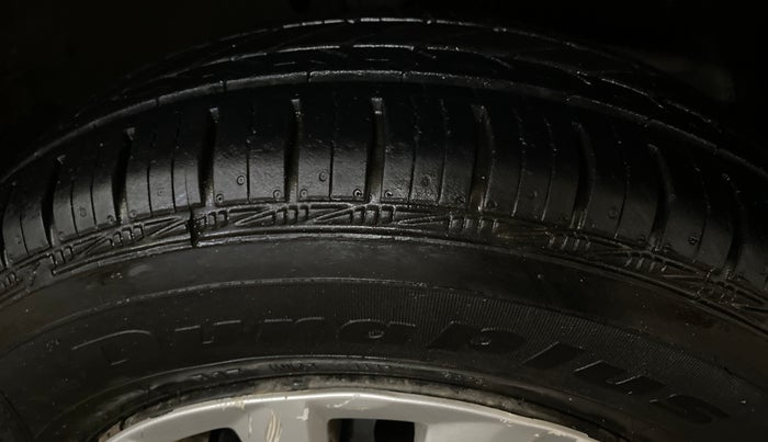 2015 Maruti Swift Dzire VXI, Petrol, Manual, 57,387 km, Right Front Tyre Tread