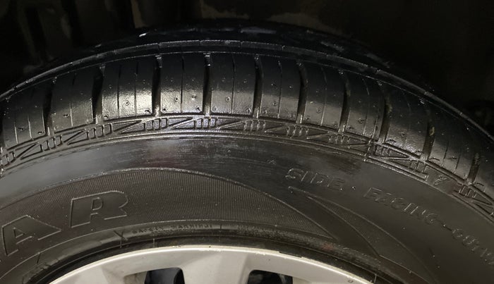 2015 Maruti Swift Dzire VXI, Petrol, Manual, 57,387 km, Right Rear Tyre Tread
