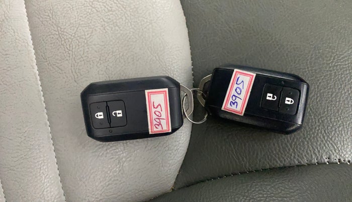 2023 Maruti Baleno ZETA PETROL 1.2, Petrol, Manual, 29,137 km, Key Close Up