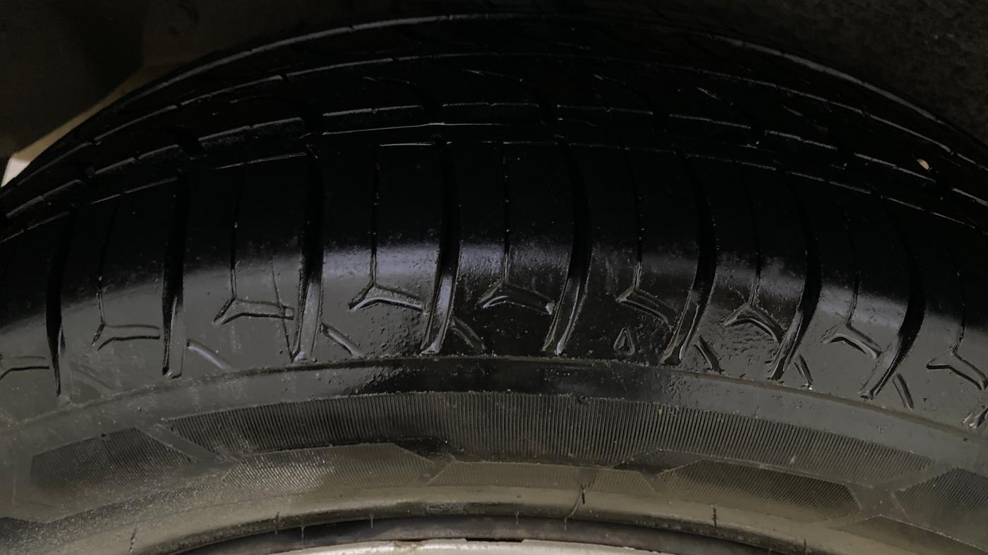 2015 Maruti Ertiga VXI CNG, CNG, Manual, 1,26,693 km, Right Rear Tyre Tread