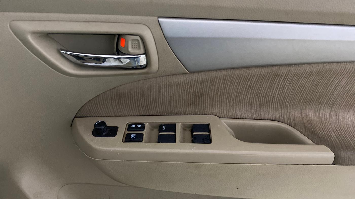2015 Maruti Ertiga VXI CNG, CNG, Manual, 1,26,693 km, Driver Side Door Panels Control