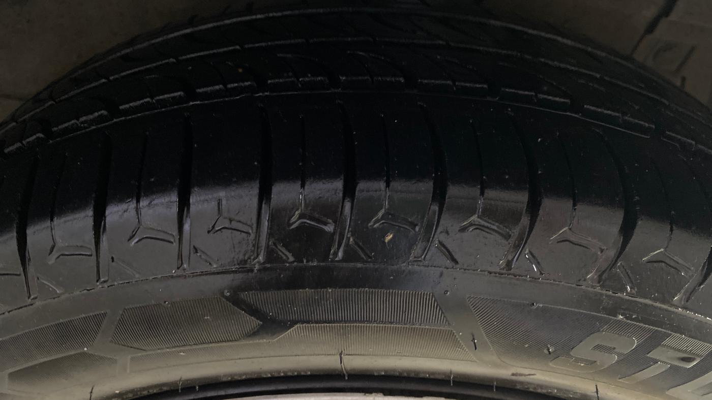 2015 Maruti Ertiga VXI CNG, CNG, Manual, 1,26,693 km, Right Front Tyre Tread
