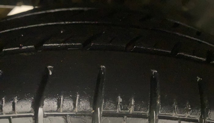 2013 Hyundai Eon SPORTZ, Petrol, Manual, 69,364 km, Right Rear Tyre Tread