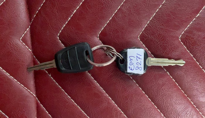 2013 Hyundai Eon SPORTZ, Petrol, Manual, 69,364 km, Key Close Up