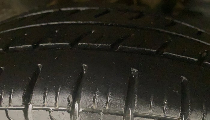 2013 Hyundai Eon SPORTZ, Petrol, Manual, 69,364 km, Left Rear Tyre Tread