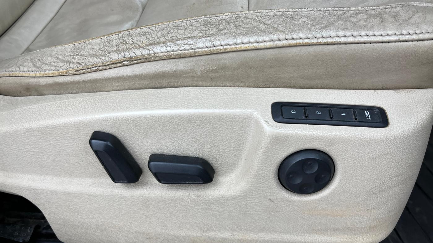 2014 Skoda Superb ELEGANCE 1.8 TSI AT, Petrol, Automatic, 1,17,710 km, Driver Side Adjustment Panel