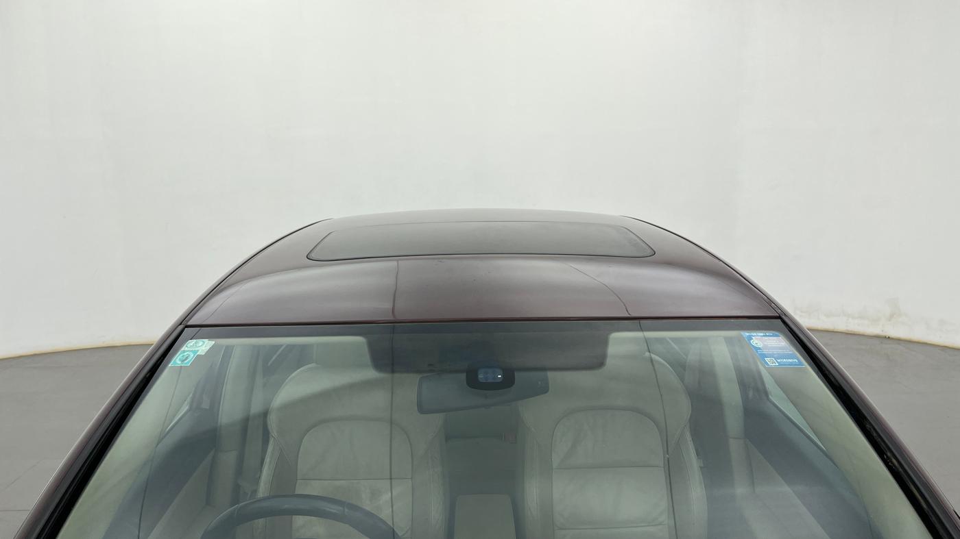 2014 Skoda Superb ELEGANCE 1.8 TSI AT, Petrol, Automatic, 1,17,710 km, Moonroof/ Sunroof