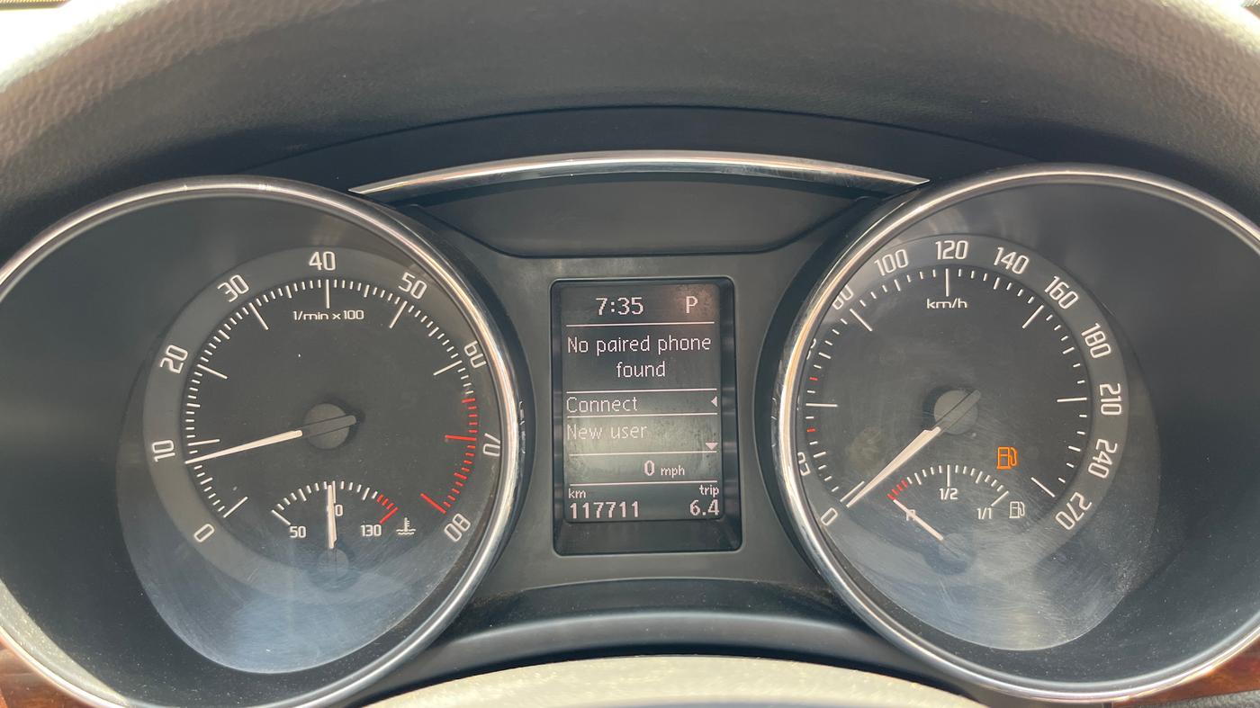 2014 Skoda Superb ELEGANCE 1.8 TSI AT, Petrol, Automatic, 1,17,710 km, Odometer Image