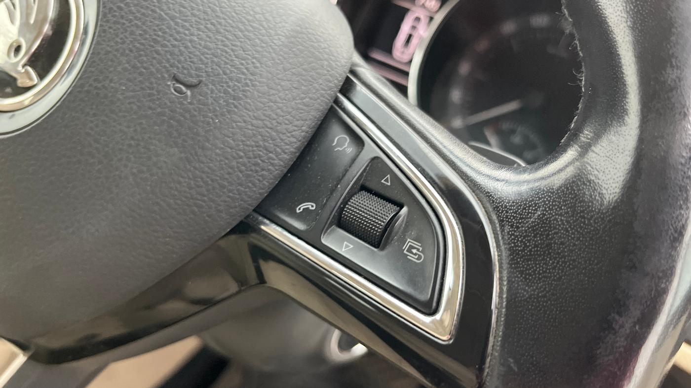 2014 Skoda Superb ELEGANCE 1.8 TSI AT, Petrol, Automatic, 1,17,710 km, Adaptive Cruise Control