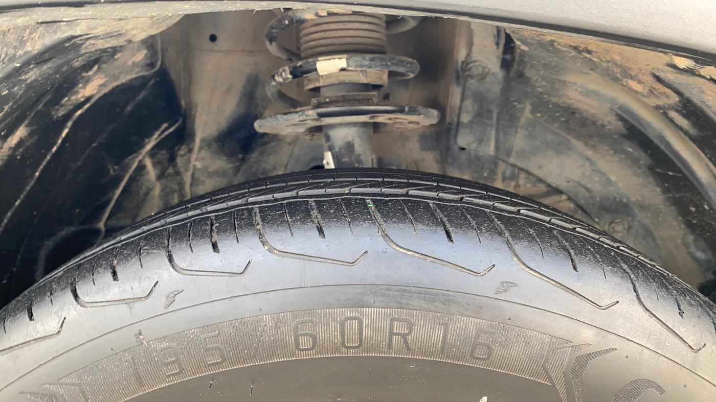 2023 Maruti FRONX ZETA 1.0L TURBO 6 AT, Petrol, Automatic, 29,820 km, Right Front Tyre Tread