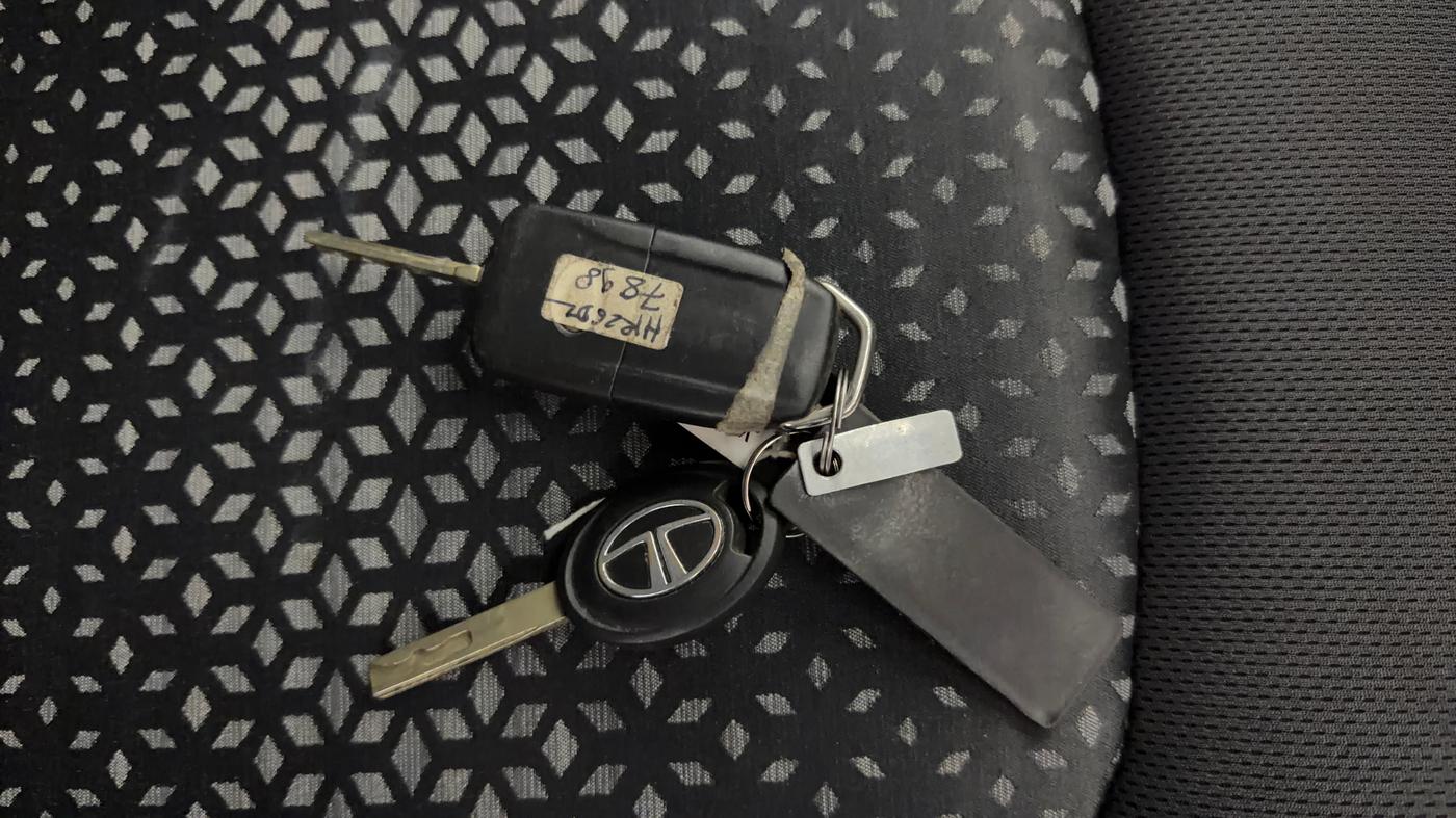 2019 Tata NEXON XZ PETROL, Petrol, Manual, 43,020 km, Key Close Up