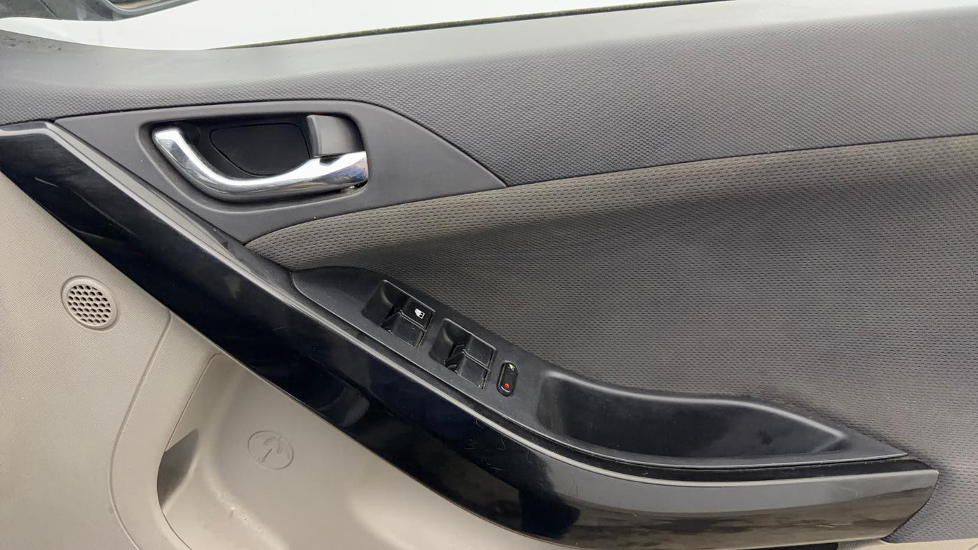 2019 Tata NEXON XZ PETROL, Petrol, Manual, 43,020 km, Driver Side Door Panels Control