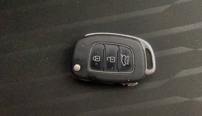 2019 Hyundai Elite i20 SPORTZ PLUS 1.2 DUAL TONE, Petrol, Manual, 49,919 km, Key Close Up