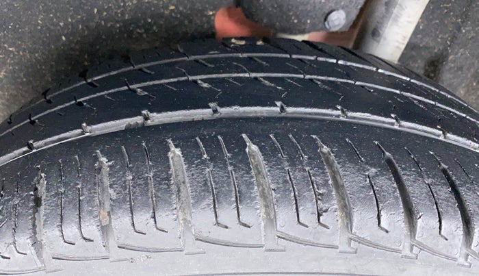 2016 Maruti Vitara Brezza VDI OPT, Diesel, Manual, 62,914 km, Left Rear Tyre Tread
