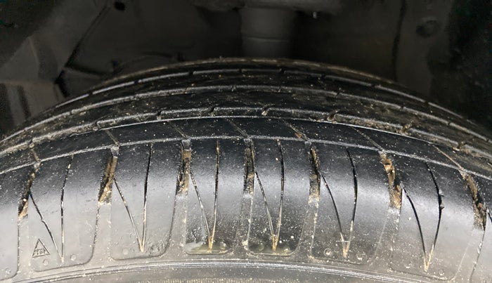 2016 Maruti Vitara Brezza ZDI, Diesel, Manual, 71,220 km, Left Front Tyre Tread