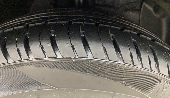 2018 Hyundai Grand i10 SPORTZ 1.2 KAPPA VTVT, Petrol, Manual, 65,864 km, Right Front Tyre Tread