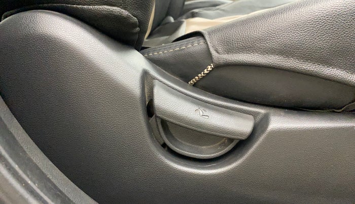 2018 Hyundai Grand i10 SPORTZ 1.2 KAPPA VTVT, Petrol, Manual, 65,864 km, Driver Side Adjustment Panel