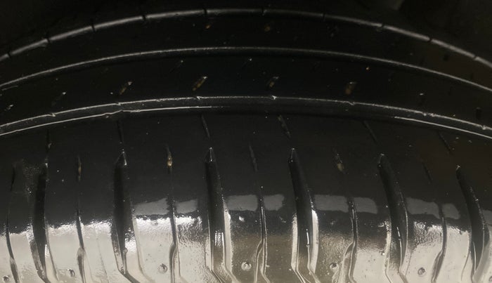 2016 Maruti Baleno DELTA PETROL 1.2, Petrol, Manual, 71,660 km, Left Rear Tyre Tread