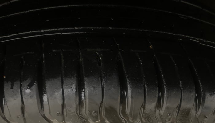 2016 Maruti Baleno DELTA PETROL 1.2, Petrol, Manual, 71,660 km, Right Front Tyre Tread