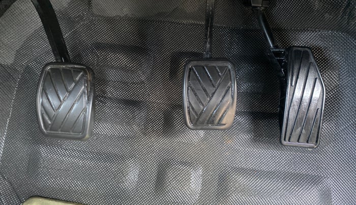 2016 Maruti Baleno DELTA PETROL 1.2, Petrol, Manual, 71,660 km, Pedals