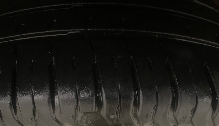 2016 Maruti Baleno DELTA PETROL 1.2, Petrol, Manual, 71,660 km, Left Front Tyre Tread