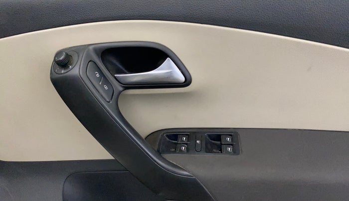 2014 Volkswagen Polo HIGHLINE1.2L, Petrol, Manual, 29,366 km, Driver Side Door Panels Control