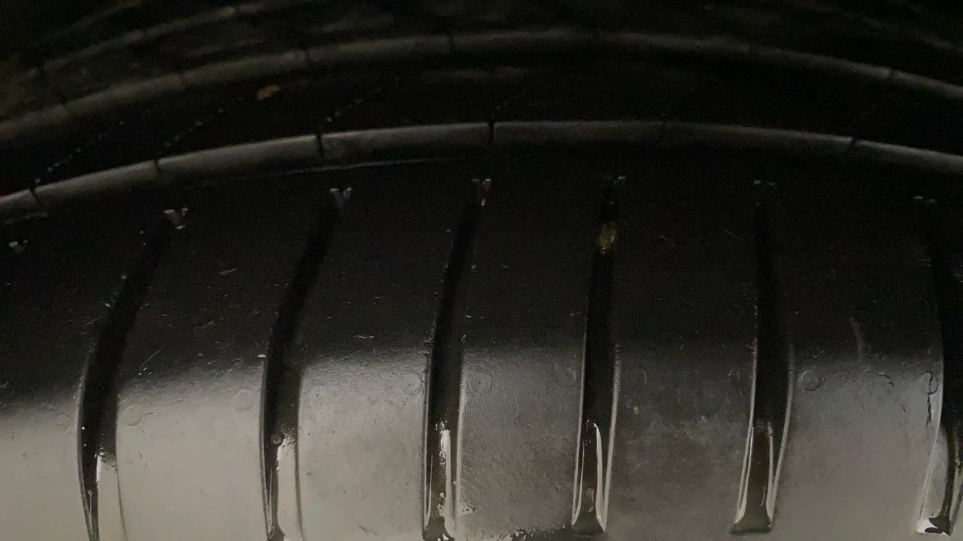 2021 Skoda Octavia L&K 2.0 AT, Petrol, Automatic, 73,572 km, Right Rear Tyre Tread