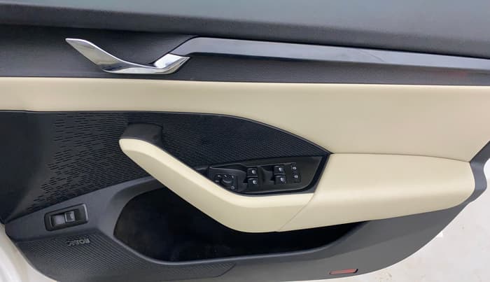 2021 Skoda Octavia L&K 2.0 AT, Petrol, Automatic, 73,572 km, Driver Side Door Panels Control