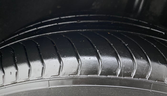 2017 Hyundai New Elantra 2.0 SX(O) AT PETROL, Petrol, Automatic, 69,854 km, Left Rear Tyre Tread