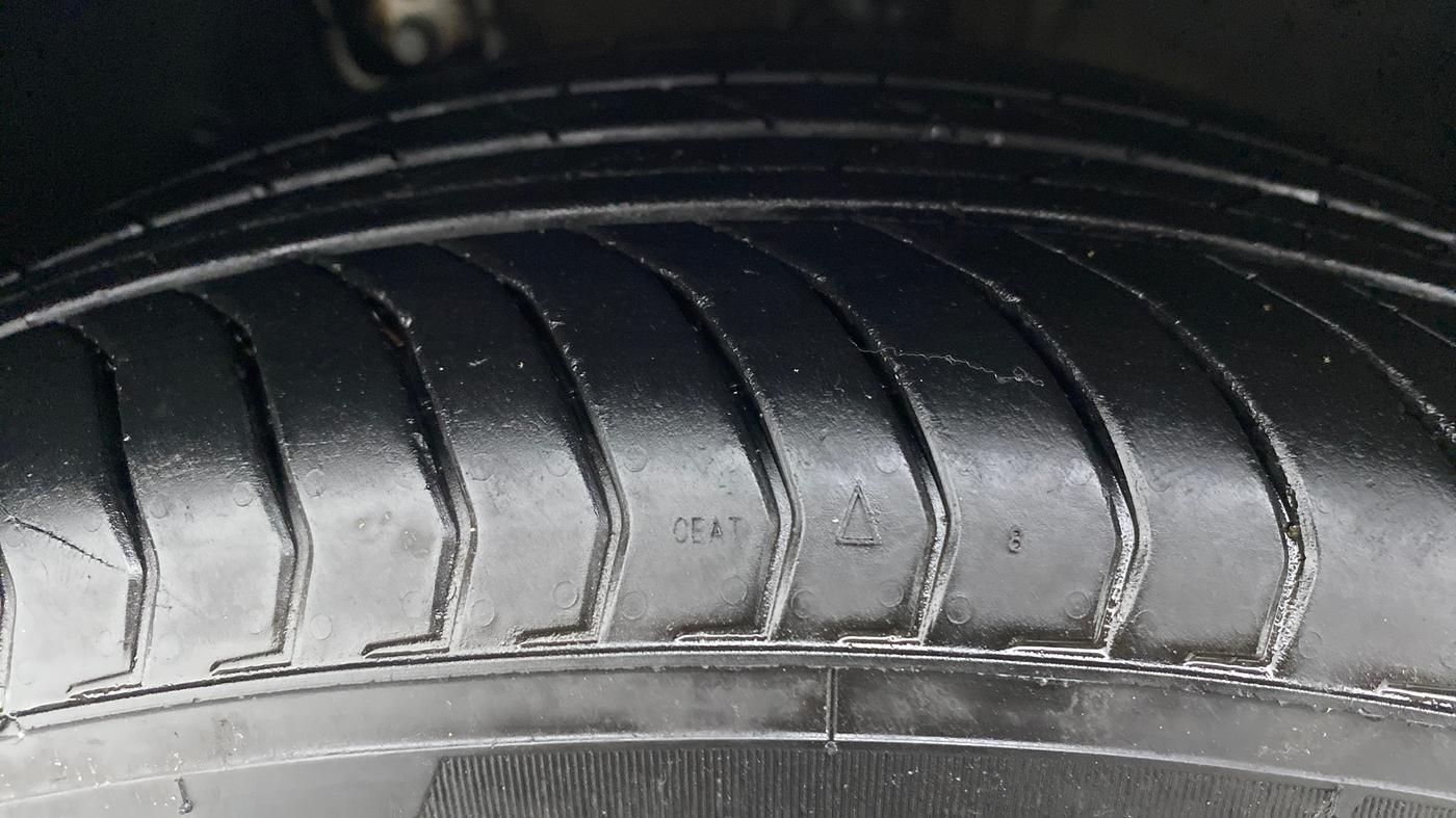 2017 Hyundai New Elantra 2.0 SX(O) AT PETROL, Petrol, Automatic, 69,854 km, Left Front Tyre Tread
