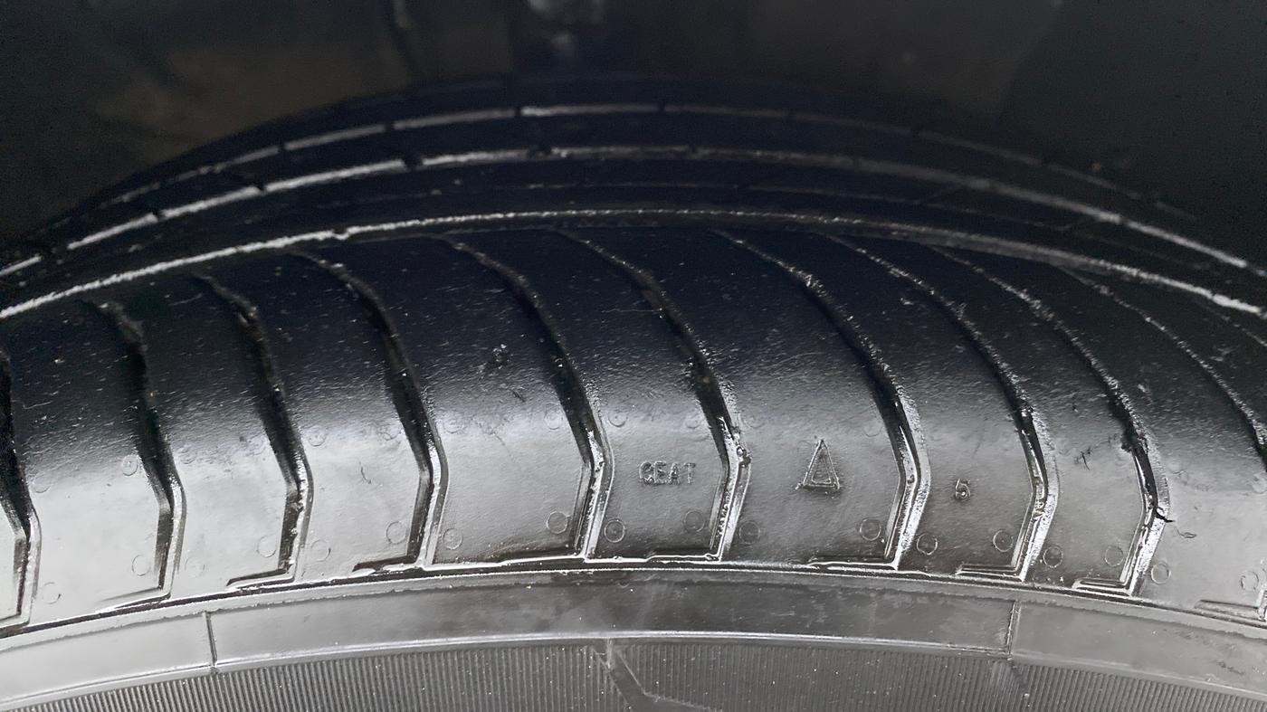 2017 Hyundai New Elantra 2.0 SX(O) AT PETROL, Petrol, Automatic, 69,854 km, Right Front Tyre Tread