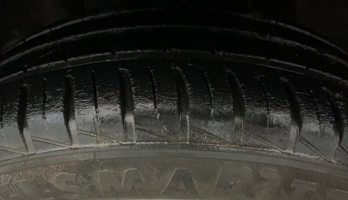 2019 Renault Kwid RXT 1.0 AMT (O), Petrol, Automatic, 38,432 km, Left Front Tyre Tread