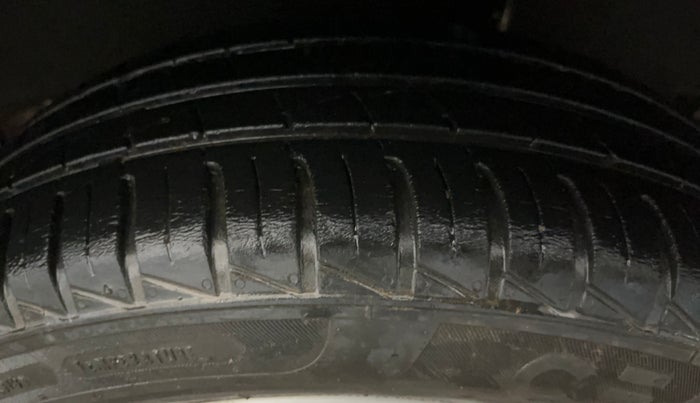 2019 Renault Kwid RXT 1.0 AMT (O), Petrol, Automatic, 38,432 km, Left Rear Tyre Tread