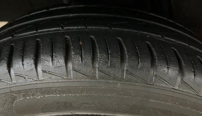 2019 Renault Kwid RXT 1.0 AMT (O), Petrol, Automatic, 38,432 km, Right Rear Tyre Tread