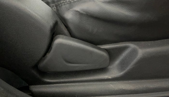 2019 Renault Kwid RXT 1.0 AMT (O), Petrol, Automatic, 38,432 km, Driver Side Adjustment Panel