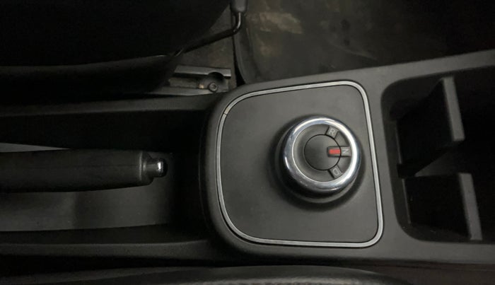 2019 Renault Kwid RXT 1.0 AMT (O), Petrol, Automatic, 38,432 km, Gear Lever