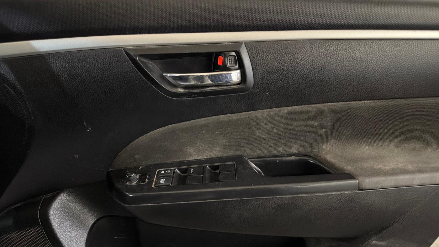 2015 Maruti Swift VXI, Petrol, Manual, 77,917 km, Driver Side Door Panels Control