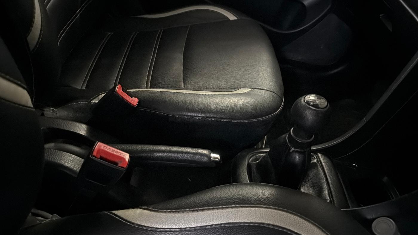 2015 Maruti Swift VXI, Petrol, Manual, 77,917 km, Gear Lever
