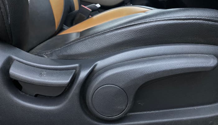 2019 Hyundai Elite i20 SPORTZ PLUS 1.2, Petrol, Manual, 79,054 km, Driver Side Adjustment Panel