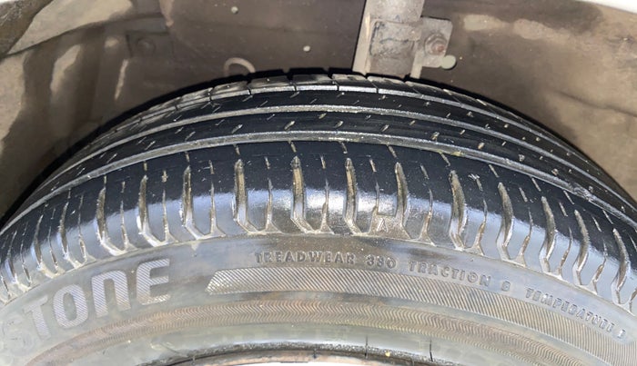 2015 Maruti Swift Dzire VXI, Petrol, Manual, 44,921 km, Left Front Tyre Tread