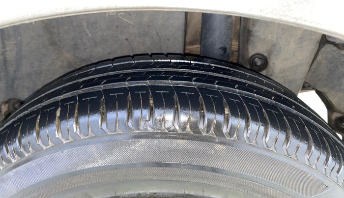 2015 Maruti Swift Dzire VXI, Petrol, Manual, 44,921 km, Left Rear Tyre Tread