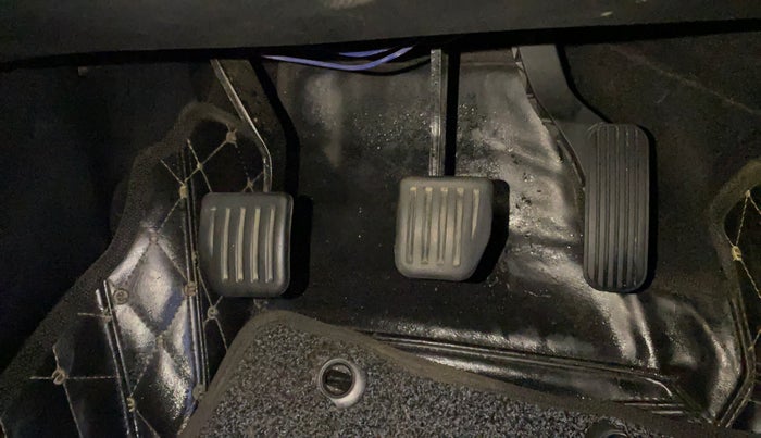 2019 Tata Harrier XZ 2.0L, Diesel, Manual, 77,632 km, Pedals