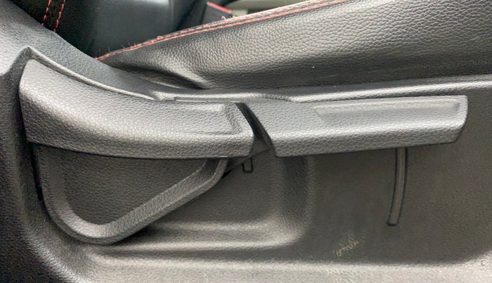 2021 KIA SONET HTX 1.0 IMT, Petrol, Manual, 19,069 km, Driver Side Adjustment Panel