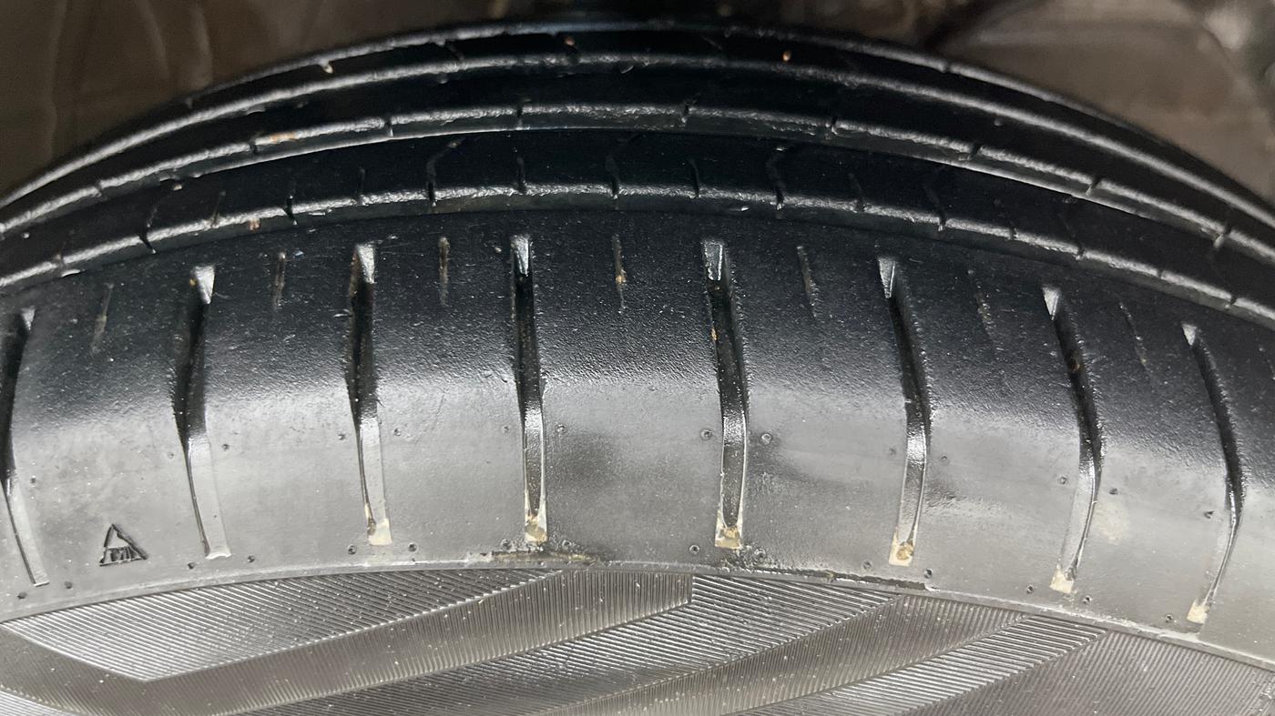 2021 Maruti Swift ZXI, Petrol, Manual, 24,500 km, Right Front Tyre Tread