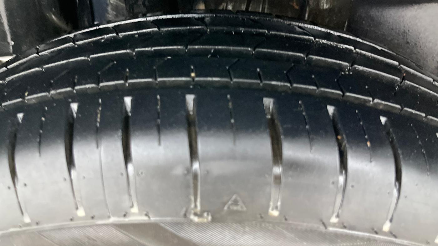 2021 Maruti Swift ZXI, Petrol, Manual, 24,500 km, Right Rear Tyre Tread