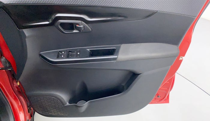 2018 Mahindra KUV 100 NXT K8 6 SEATER DUAL TONE, Petrol, Manual, 23,834 km, Driver Side Door Panels Control