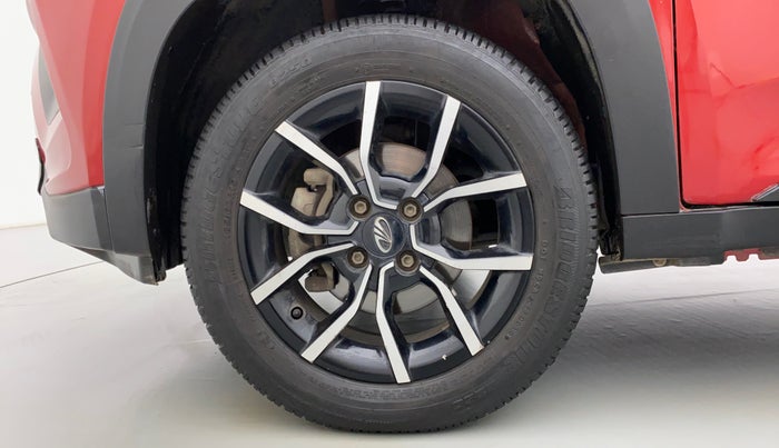 2018 Mahindra KUV 100 NXT K8 6 SEATER DUAL TONE, Petrol, Manual, 23,834 km, Left Front Wheel